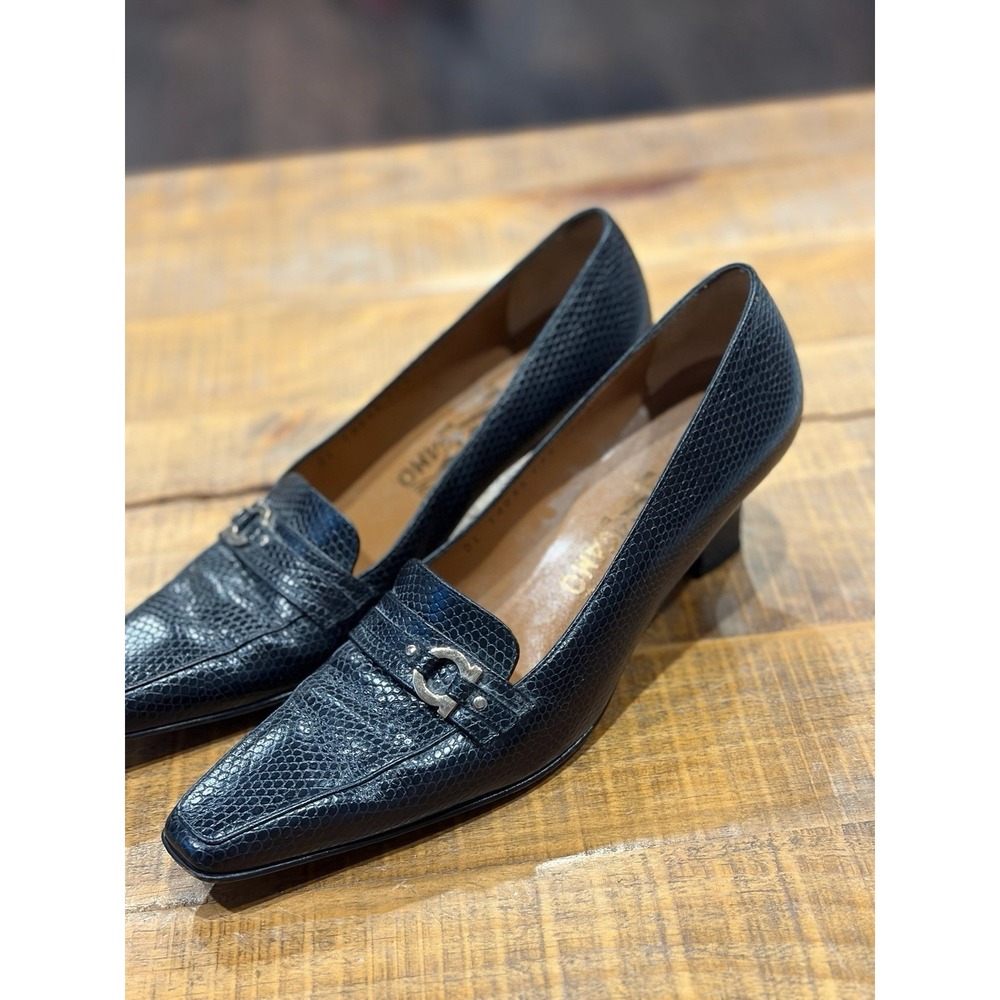 SALVATORE FERRAGAMO Navy Blue Croc Embossed Pumps WOMEN SIZE 7.5 4A
